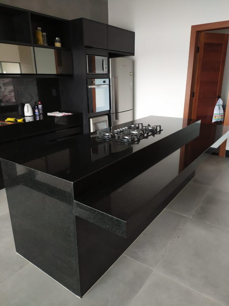 Cozinha e área gourmet feitas em Granito Preto São Gabriel | Edmármores